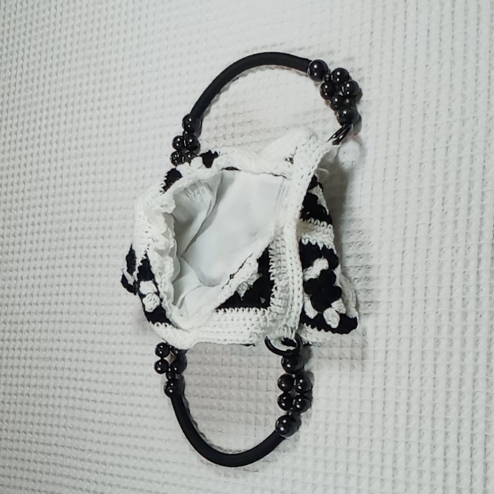 Hand Crafted Blk/Wht Crochet Granny Square Handbag With Beaded Handle & Tassel - Picture 8 of 8